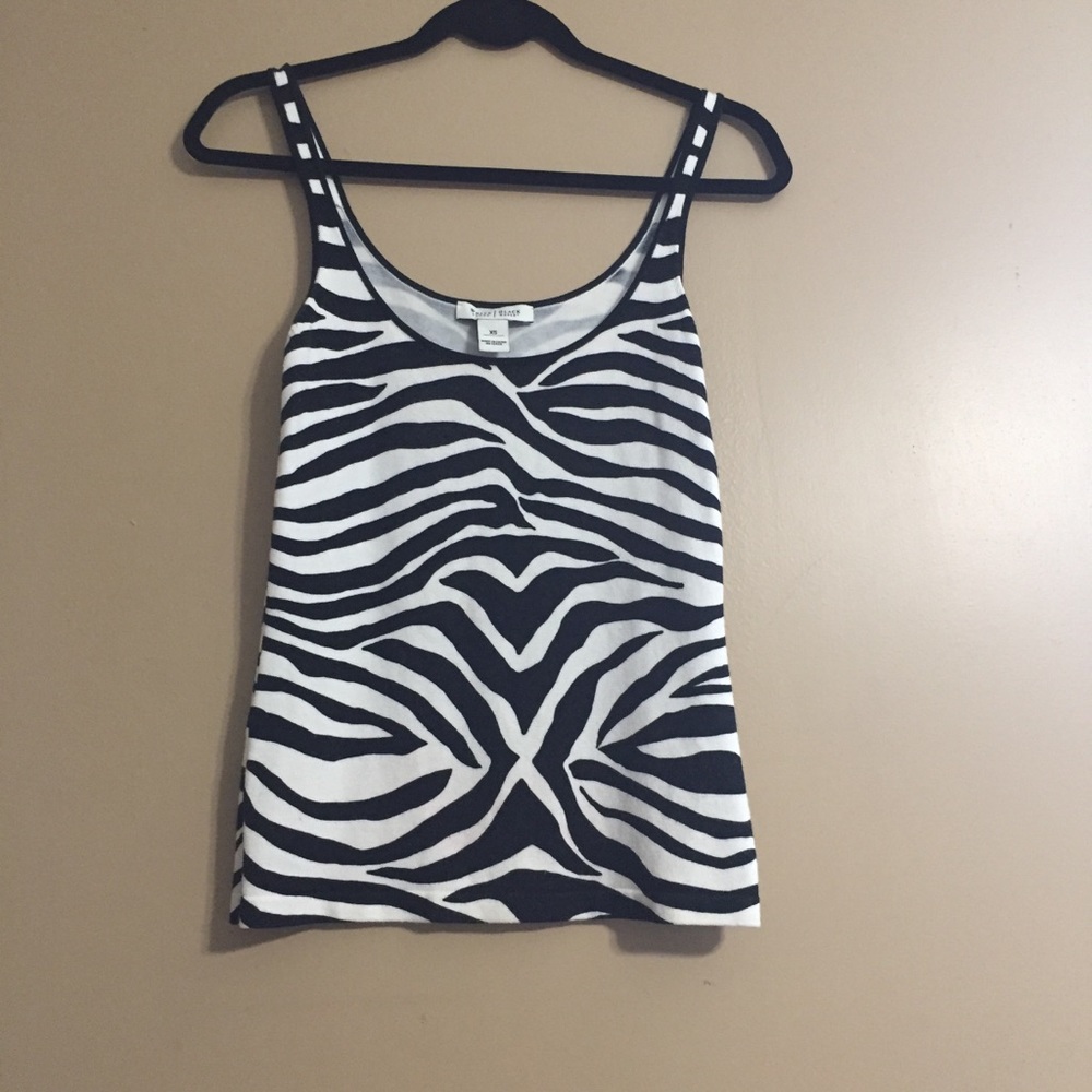 💟3/$10 White House Black market sweater tank